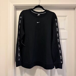 NWT❗️Nike Crew Neck